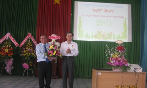 Vĩnh Long: Lãnh đạo Ban Tuyên giáo Tỉnh uỷ chúc mừng Ngày Nhà giáo Việt Nam